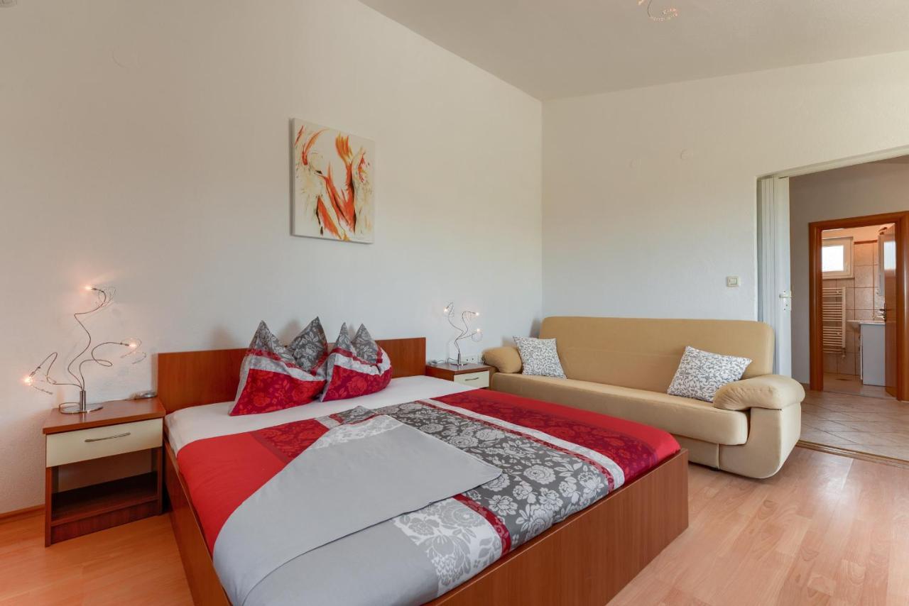 Haus Lilli Mit Pool Apartment Razanac Exterior photo